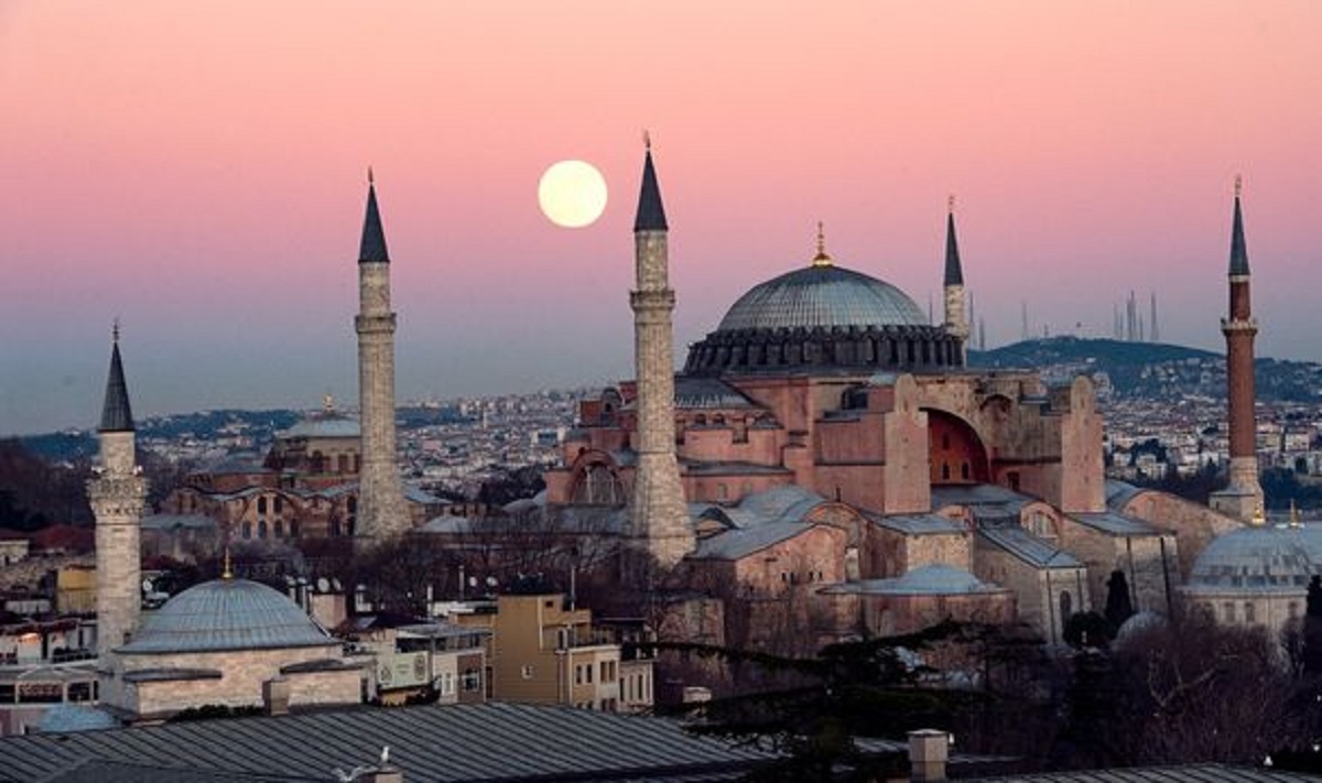 Ayosofya'nın açılması gündeme gelince Moody's devreye girdi!