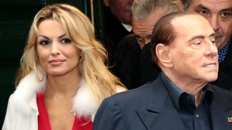 İtalya eski Başbakan Silvio Berlusconi covid-19 tedavisi gördü