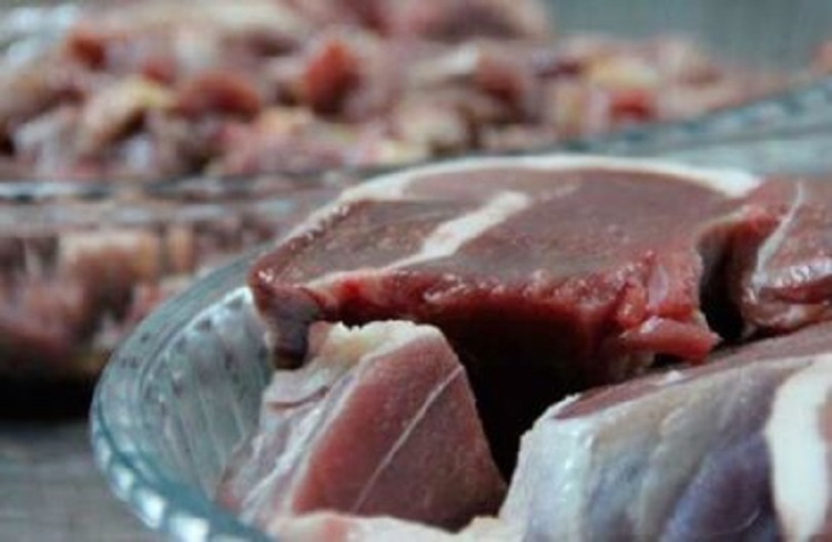 Kurban etinin Müslüman olmayana verilmesi caiz midir?, Kesilen hayvanın yenmesi caiz olmayan kısımları hangileridir?