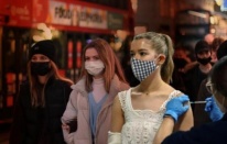 Koronavirüs Aşısı Kadınlarda Adet Düzensizliğine Yol Açıyor mu?