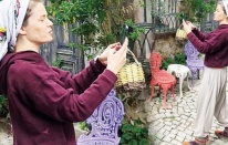 Camdaki Kızın Nalanı Burcu Biricik  Şalvarlı Pozlarını Paylaştı