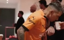 Galatasaraylı futbolcuların, Beşiktaş maçına çıkmadan önce bardakta ne kokladığı ortaya çıktı..