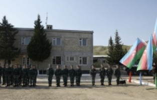 Azerbaycan, Ermenistan'ın işgalinden kurtarılan İran sınırına karakollar kurdu