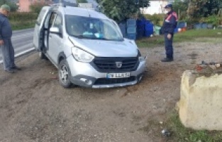 Bilecik'te hafif ticari aracın direğe çarptığı kazada 1 kişi öldü