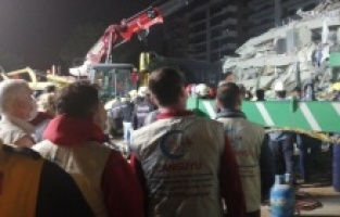 Cansuyu Derneği'nden depremin yaşandığı İzmir’e yardım