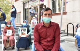 Diyarbakır'daki evlat nöbetine iki aile daha katıldı