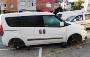 İstanbul'da otomobillerin tekerleklerini çalan şüpheli yakalandı