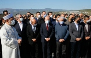 İzmir'deki depremde hayatını kaybedenler son yolculuğuna uğurlanıyor