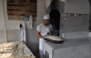 Tandır ekmeğinin lezzetini Van'dan Kocaeli'ye taşıdı