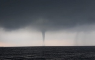Tekirdağ'ın Şarköy ilçesinde denizde hortum etkili oldu