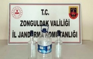 Zonguldak'ta evinde sahte içki üreten kişi gözaltına alındı