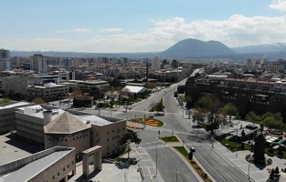 Kayseride caddeler boş kaldı