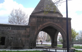 Dörtayak Türbesi restore ediliyor