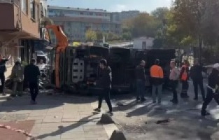 İstanbul Bayrampaşa’da Zincirleme Kaza: 9 Araç Birbirine Girdi, 5 Yaralı