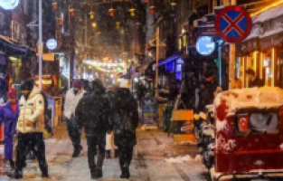 İstanbul’a Lapa Lapa Kar Geliyor! Meteoroloji ve AKOM’dan Kritik Uyarı