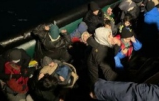 SON DAKİKA: İzmir'de Göçmen Operasyonu – 22'si Çocuk 50 Kişi Yakalandı