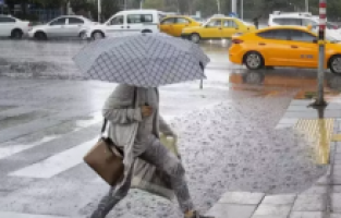 Ankara Valiliği’nden Kritik Fırtına Uyarısı: Çatı Uçması ve Ağaç Devrilmesine Dikkat!