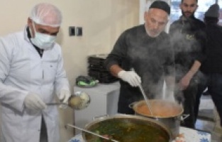 Gümüşhane'nin 21 Yıllık Ramazan Geleneği: Yoldan Geçen Herkese Sıcacık Bir İftar!