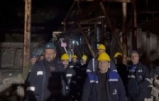 İŞÇİLERDEN TARİHİ DİRENİŞ! ÇAYIRHAN MADENCİLERİ KENDİLERİNİ OCAĞA KAPATTI!