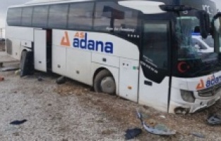 İşte Ankara'da korku dolu anlar! Yolcu otobüsü bariyerlere çarptı: 5’i ağır 16 yaralı!