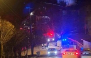 Karabük’te 3 Katlı Ev Alevlere Teslim Oldu! Çatıda Çıkan Yangın Panik Yarattı