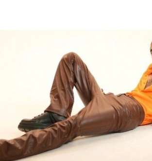 Umut Veren Oyuncu Ahmet Saim, “Gayb” ile Tiyatronun Ruhunu Sahneye Taşıyor..