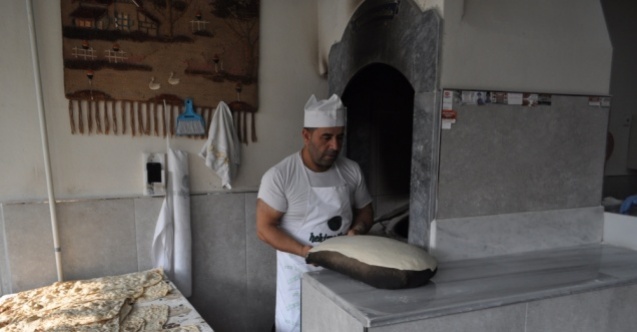 Tandır ekmeğinin lezzetini Van'dan Kocaeli'ye taşıdı