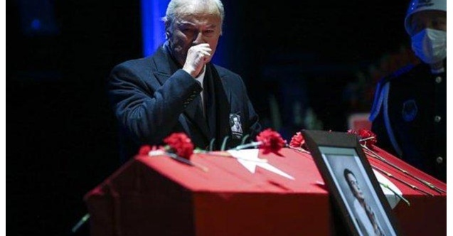 Yeşilçam'ın Usta Oyuncusu Edizhun Fatma Girikin Cenazesinde Göz Yaşlarına Boğuldu