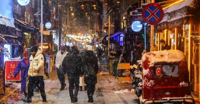 İstanbul’a Lapa Lapa Kar Geliyor! Meteoroloji ve AKOM’dan Kritik Uyarı