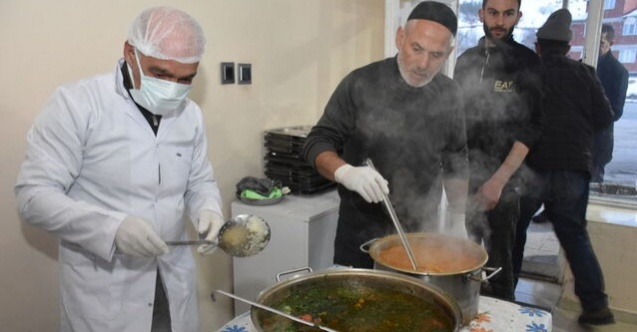 Gümüşhane'nin 21 Yıllık Ramazan Geleneği: Yoldan Geçen Herkese Sıcacık Bir İftar!