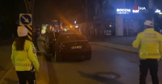 SON DAKİKA: Kocaeli’de Feci Kaza! Otomobil Aydınlatma Direğine Çarptı, 3 Kadın Yaralandı