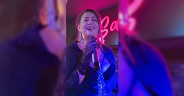 Gala gecesinde duygular doruğa çıktı.. Mekan sahibi Mithat Dalkılıç’ın evsahipliğinde düzenlenen gecede, Zeynep Yılmaz sahneye ağabeyi Rüzgar Yılmaz ile birlikte çıktı.